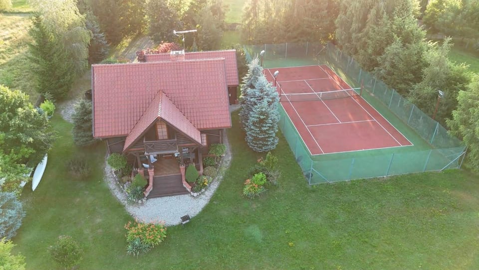 Dom z bala kort tenisowy ,linia brzegowa plaża ,pomost ,kajaki, łódka Villa in Poland