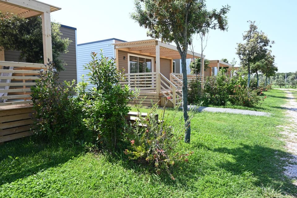 Property building, Spring, Day, Natural landscape, Garden, Garden view