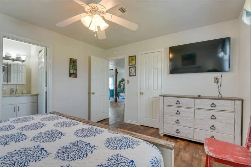 Pelican on Sand Dune - Ocean view! House in Surfside Beach