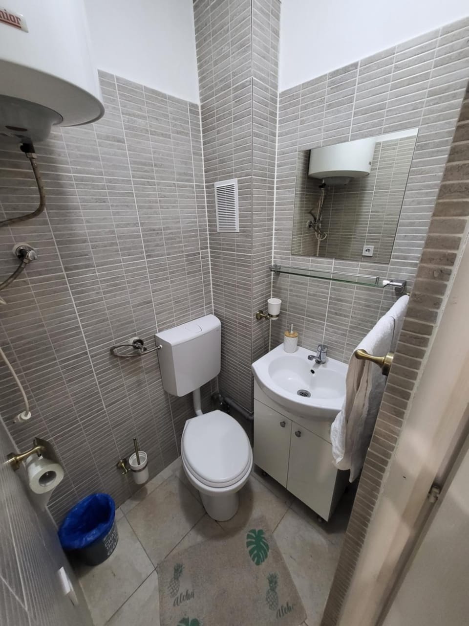 Toilet, Bathroom, towels