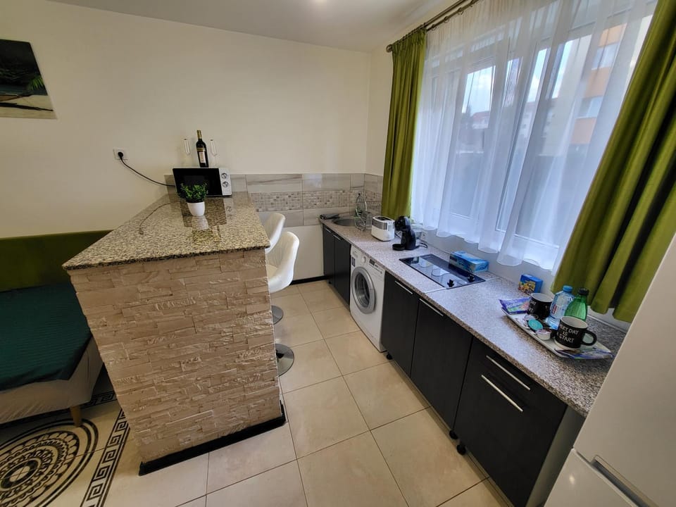 Kitchen or kitchenette, minibar, oven, pet friendly, stove