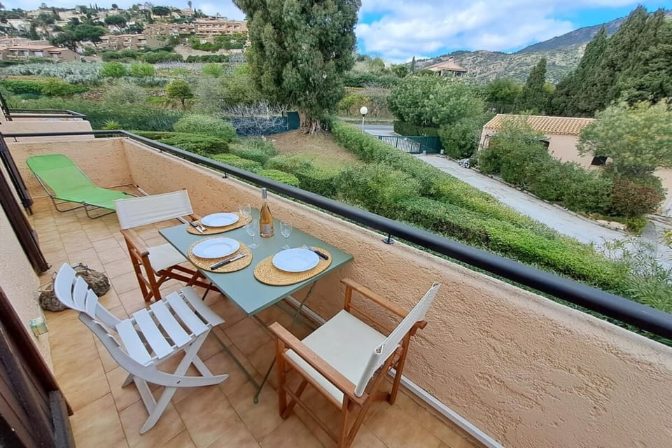 Family apartment - beach access swimming pool Apartment in Le Lavandou