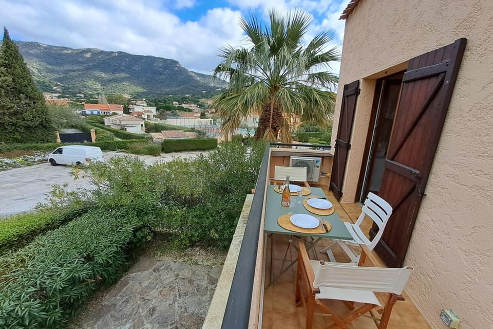 Family apartment - beach access swimming pool Apartment in Le Lavandou