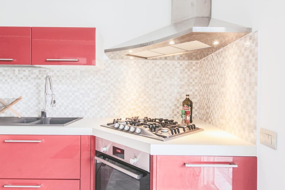 Kitchen or kitchenette, pet friendly, stove