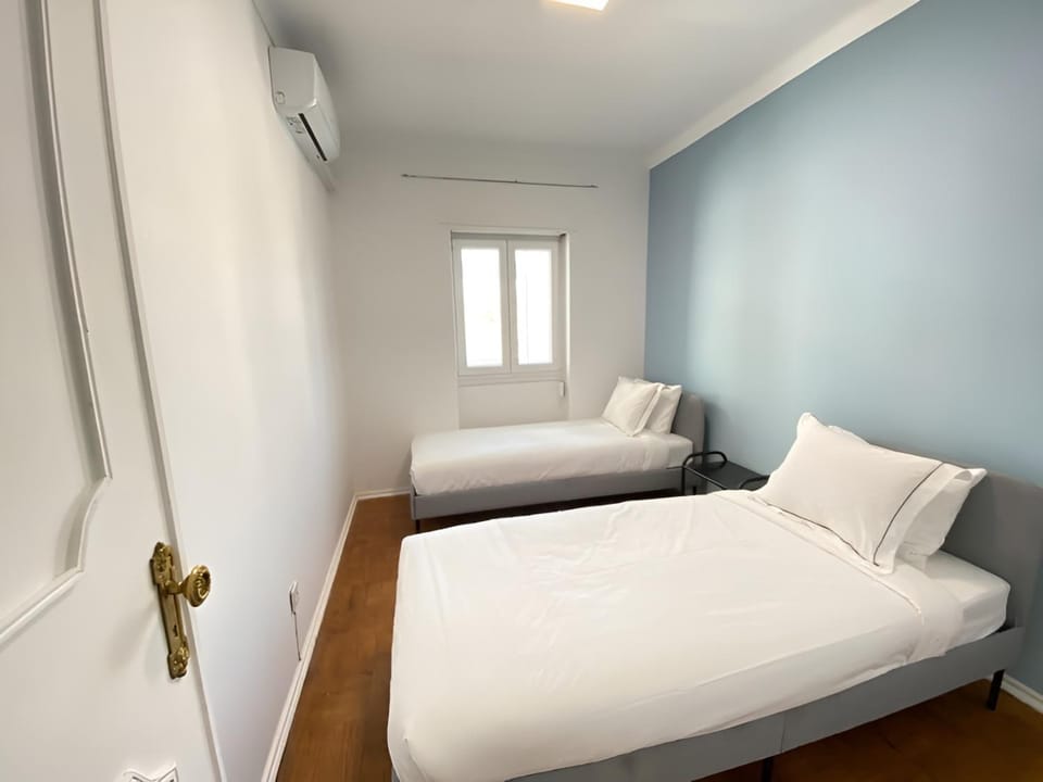 Bed, Bedroom, air conditioner