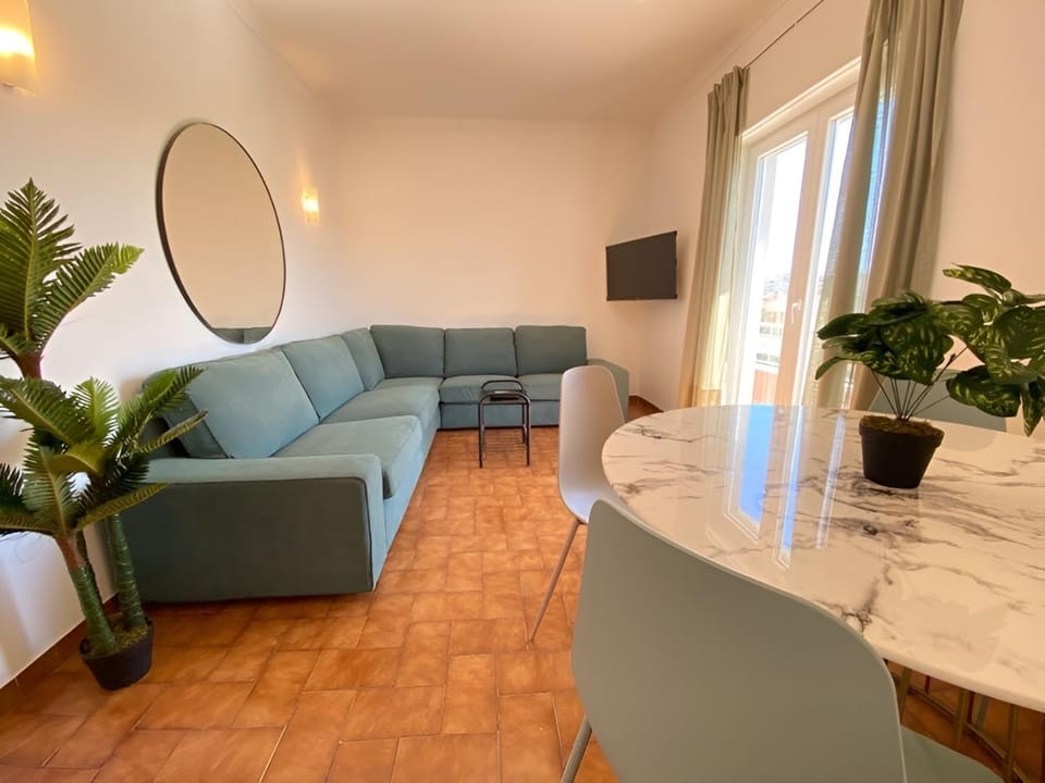 TV and multimedia, Living room, Dining area