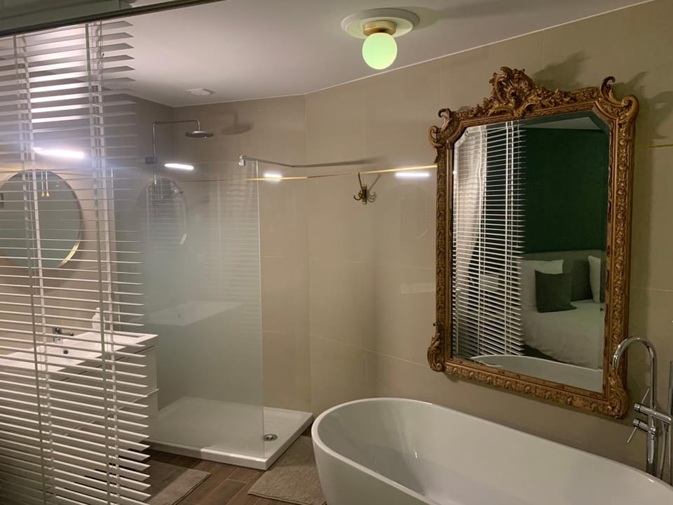 Shower, Bath