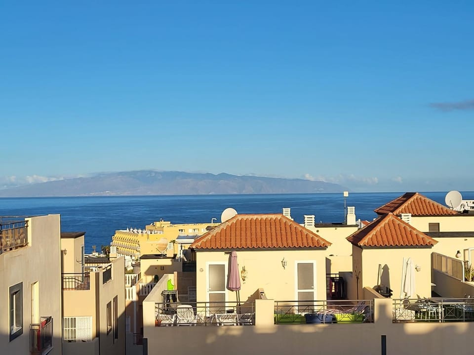 Mountain view, Sea view