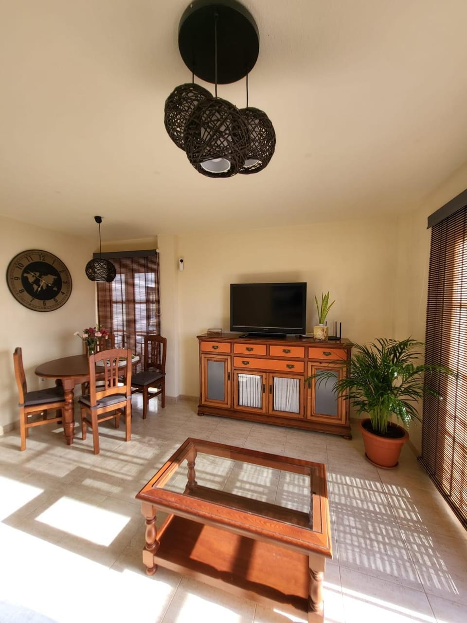 Communal lounge/ TV room, TV and multimedia, Living room, Seating area, Dining area, Evening entertainment