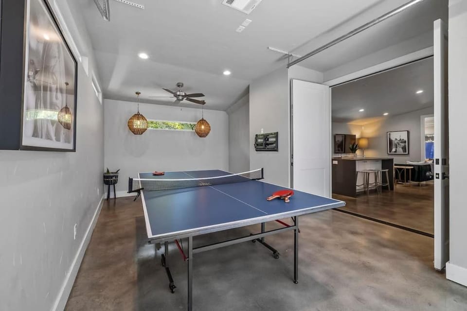 South Lamar Wellness Haven - Sauna - Hot Tub - BBQ House in Zilker