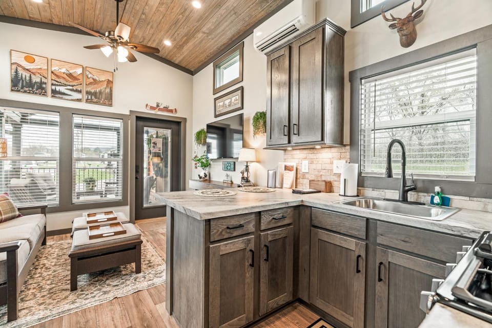 Kitchen or kitchenette