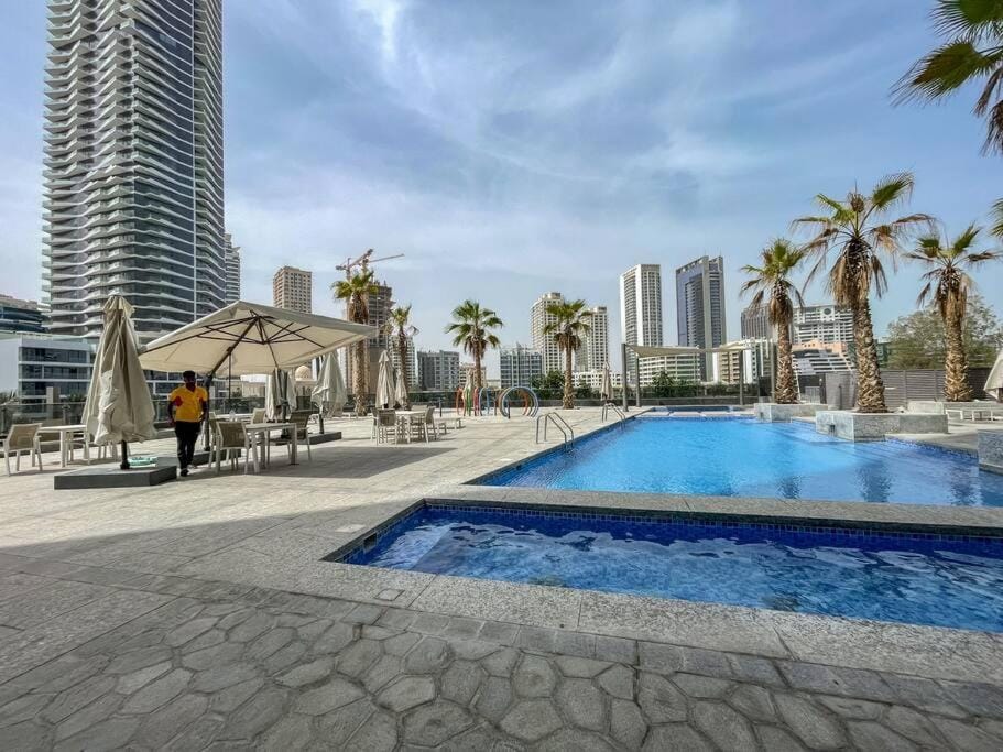 Lush Tropical Getaway in Dubai Marina Apartment in Dubai