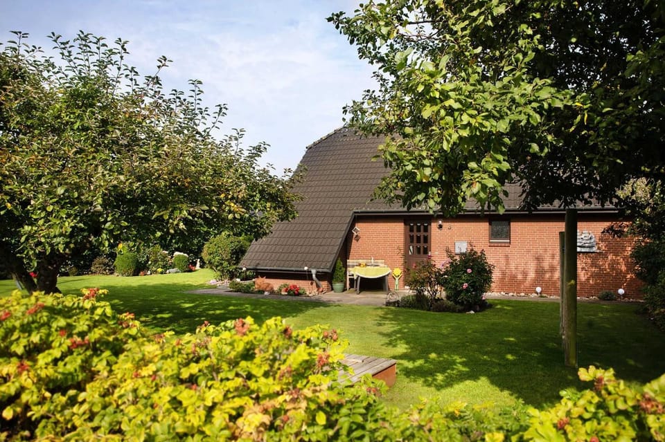 Property building, Spring, Day, Natural landscape, Garden view