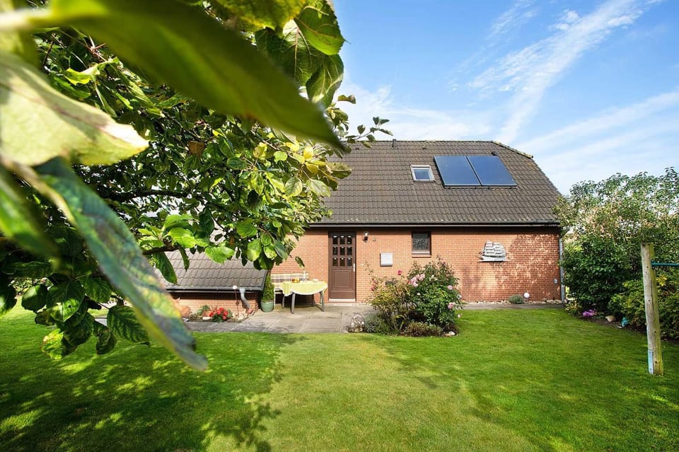 Property building, Spring, Garden
