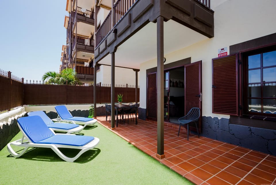 Balcony/Terrace, sunbed