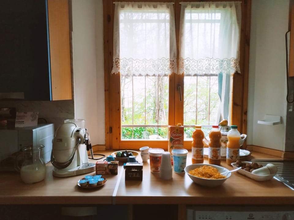 Kitchen or kitchenette, Kitchen or kitchenette, Food and drinks, Food, Internal: Not applicable to any particular room