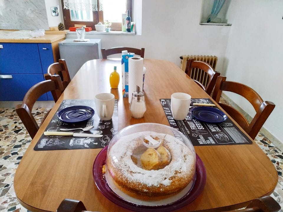 Kitchen or kitchenette, Food and drinks, Dining area, Food, Breakfast, Internal: Not applicable to any particular room