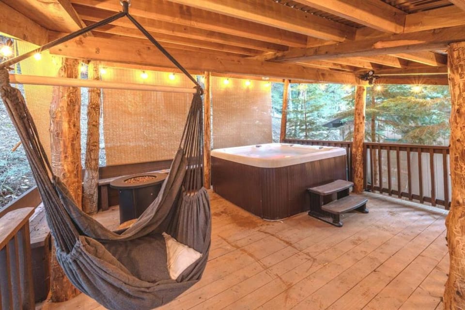 Hot Tub, Evening entertainment