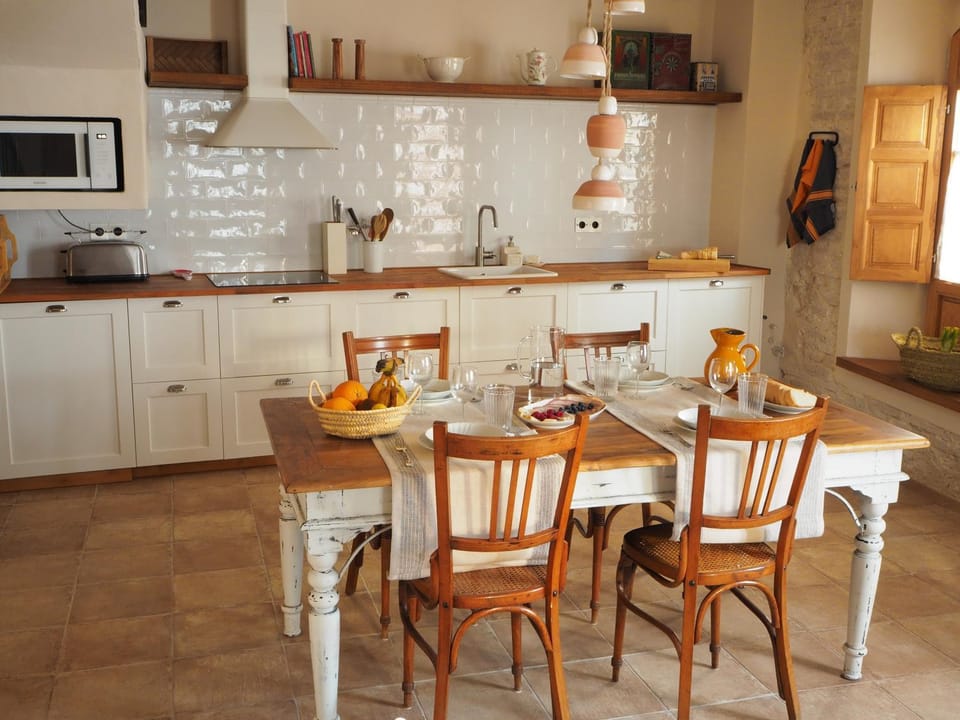 Kitchen or kitchenette, Dining area, dishwasher, minibar, pet friendly, stove