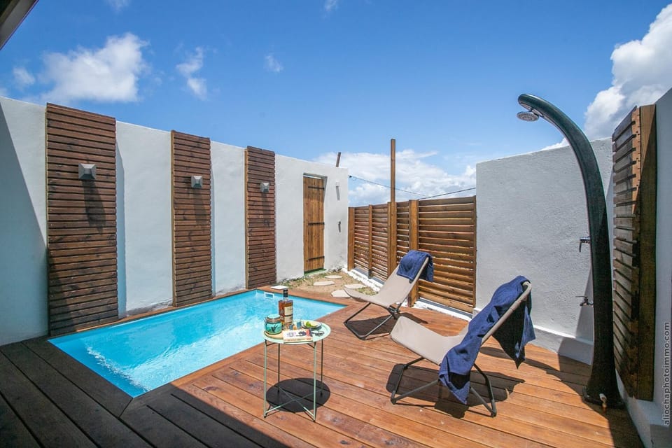 Patio, Pool view, Swimming pool, sunbed