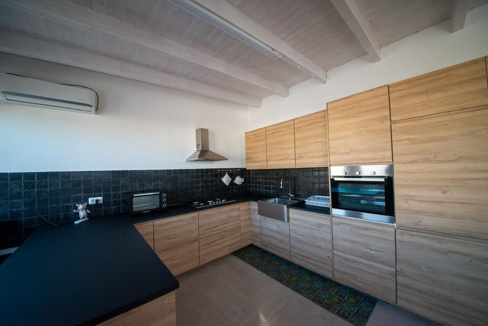 Kitchen or kitchenette, minibar, pet friendly, stove