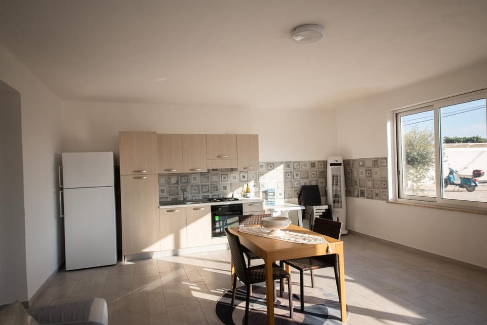 Kitchen or kitchenette, Living room, Seating area, Dining area, pet friendly, stove
