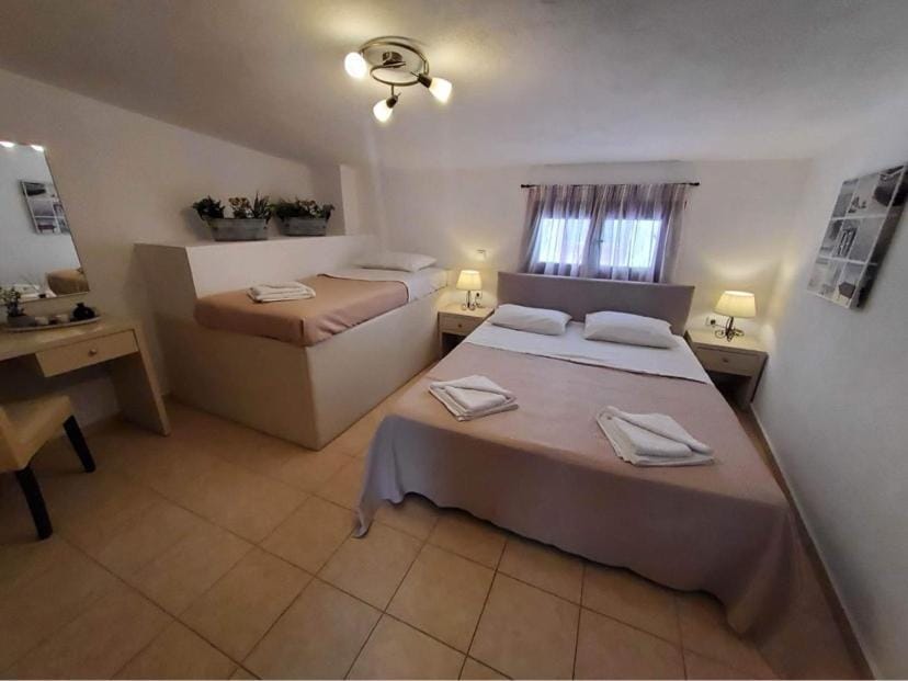 Port Sea View Apartment in Skiathos
