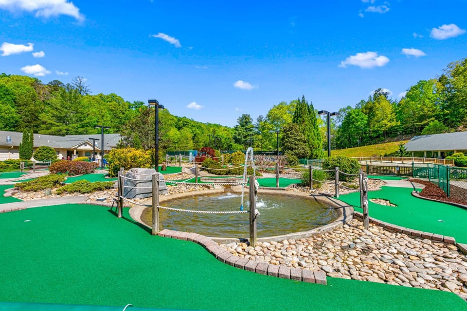 Apple Valley Treetop Villa Hotel in Lake Lure