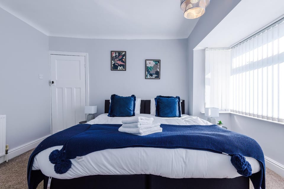Charming 3-Bedroom Home in Liverpool - FREE Parking House in Liverpool