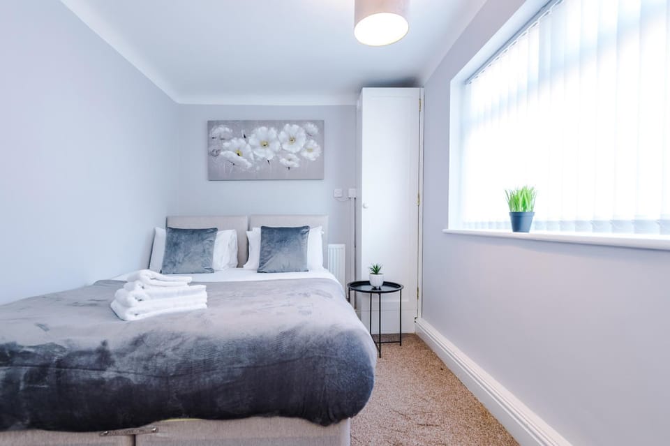Charming 3-Bedroom Home in Liverpool - FREE Parking House in Liverpool