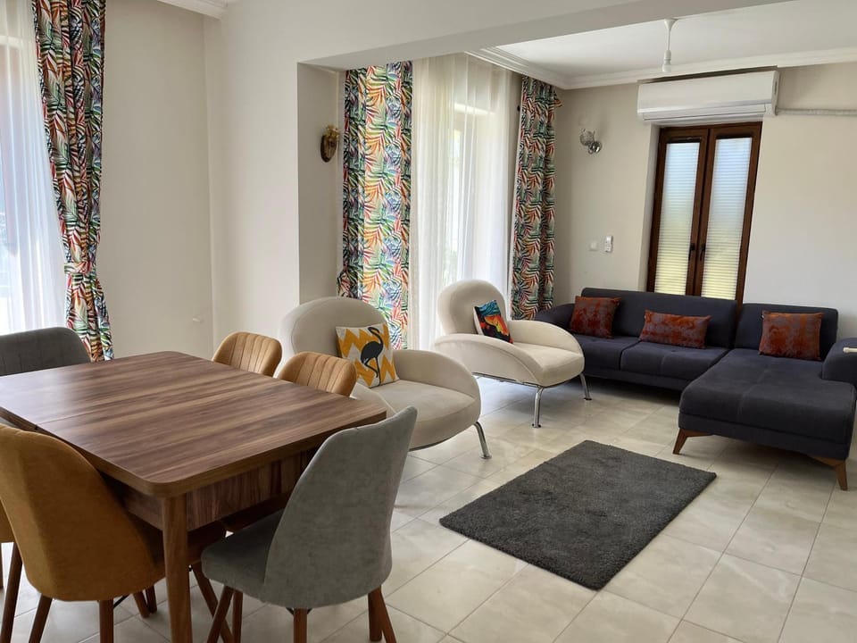 Living room, Seating area, Dining area