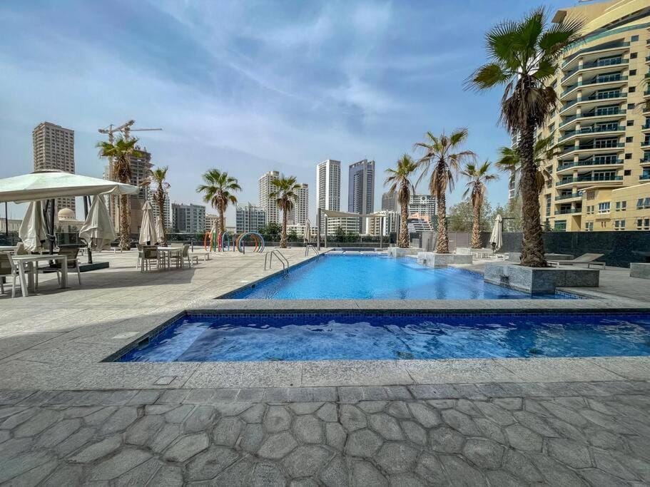 Vibrant 1 Bedroom few mins away to JBR Beach Apartment in Dubai