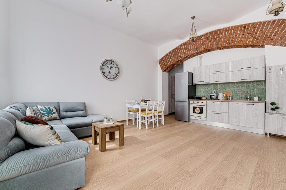 Kitchen or kitchenette, Living room, Seating area, Dining area