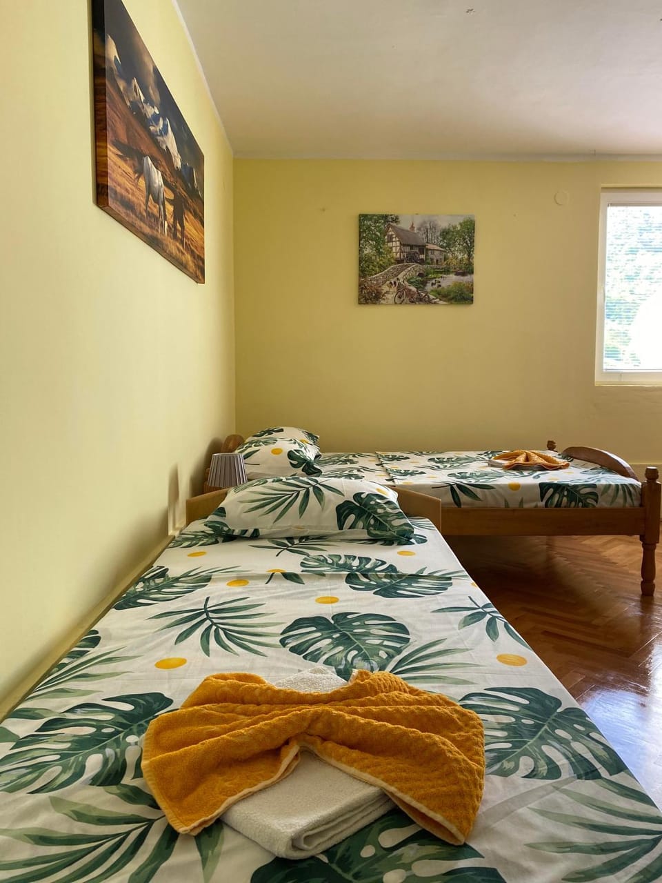 Bed, Photo of the whole room, Bedroom, towels