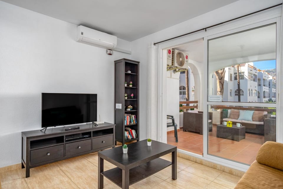 Communal lounge/ TV room, air conditioner