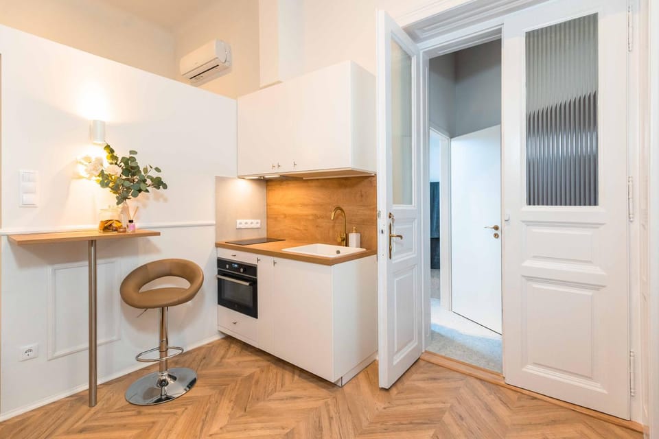 Kitchen or kitchenette, minibar, pet friendly, stove