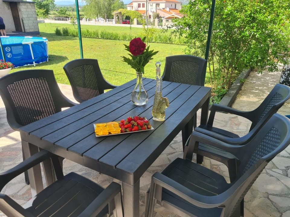 Patio, Seating area