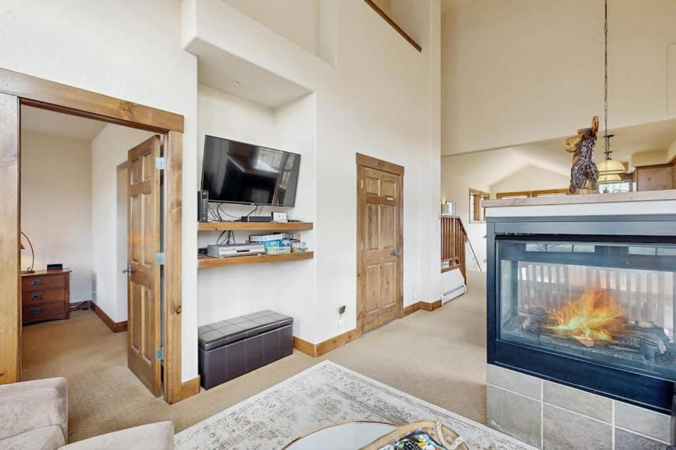 Majestic Mountain Escape Apartment in Granby