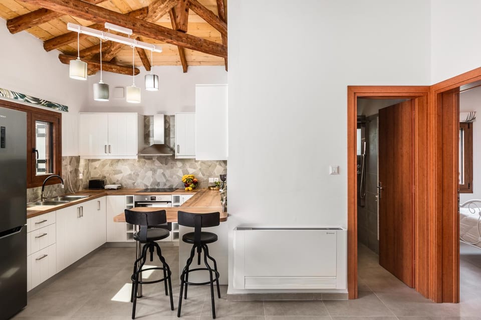 Photo of the whole room, Dining area, pet friendly, stove