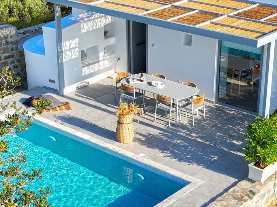 Swimming pool, Swimming pool