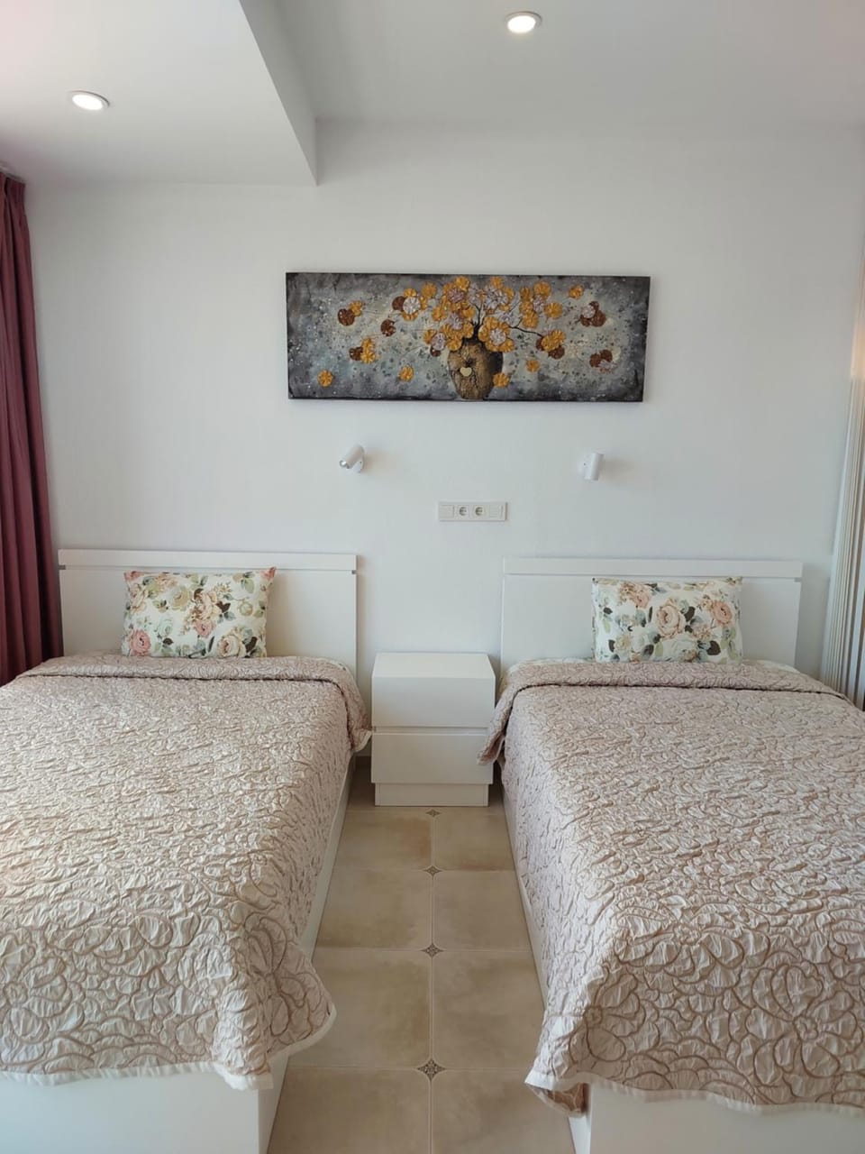 Bed, Photo of the whole room, Decorative detail, Bedroom