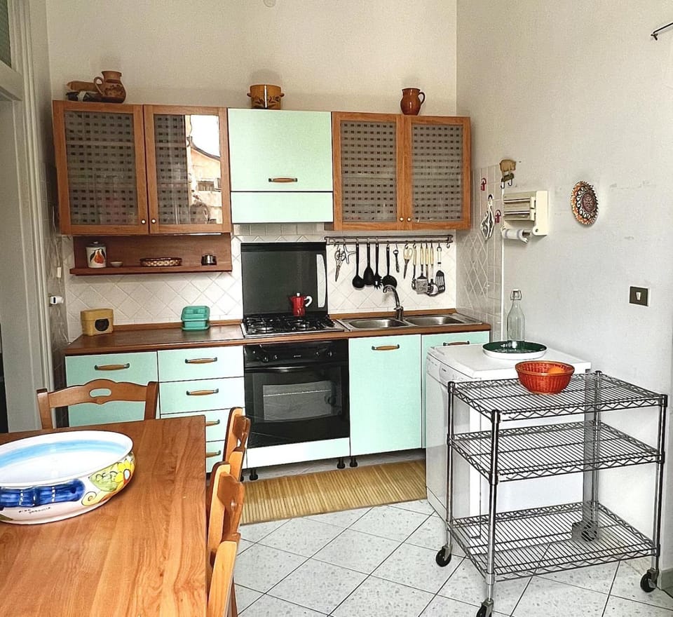 Kitchen or kitchenette, Dining area, dishwasher, oven, stove