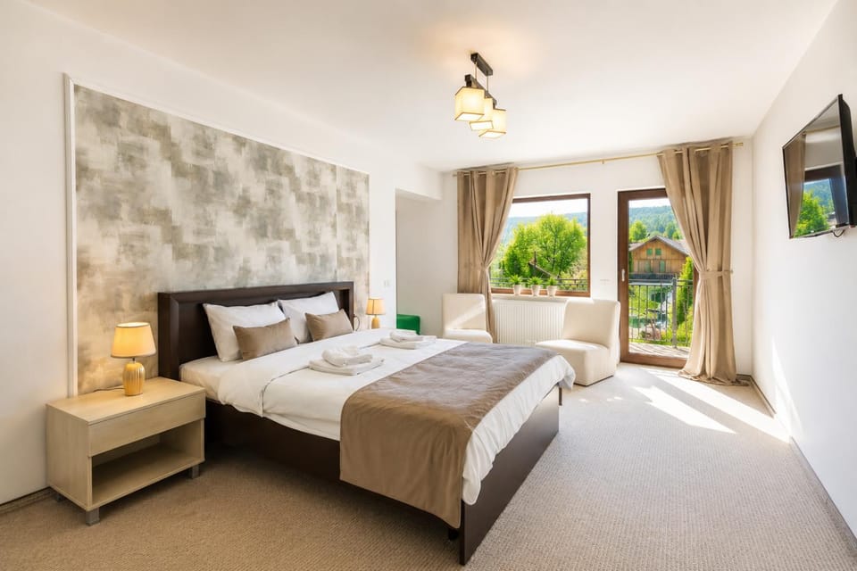 Bed, TV and multimedia, Photo of the whole room
