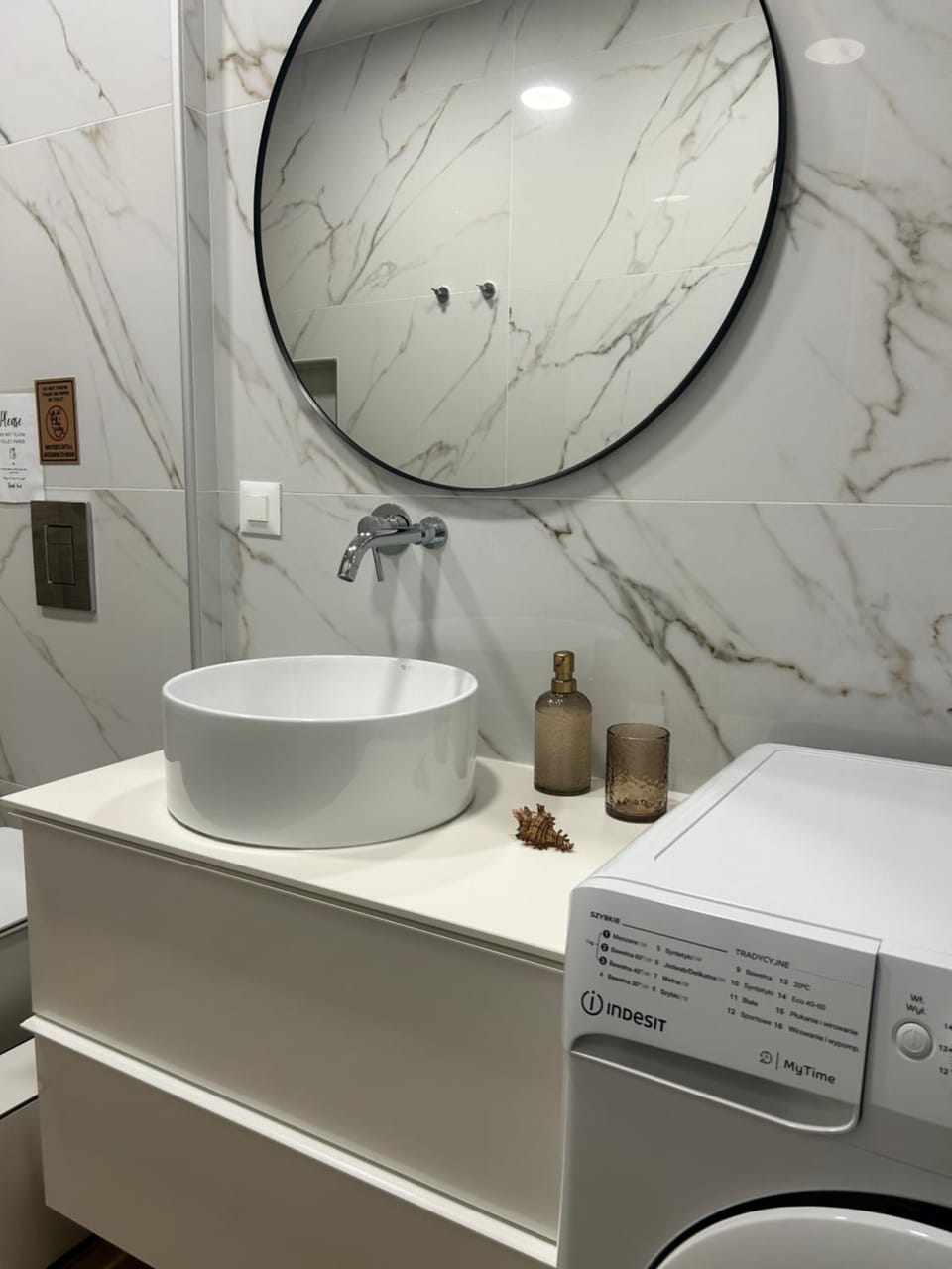 Bathroom, washing machine