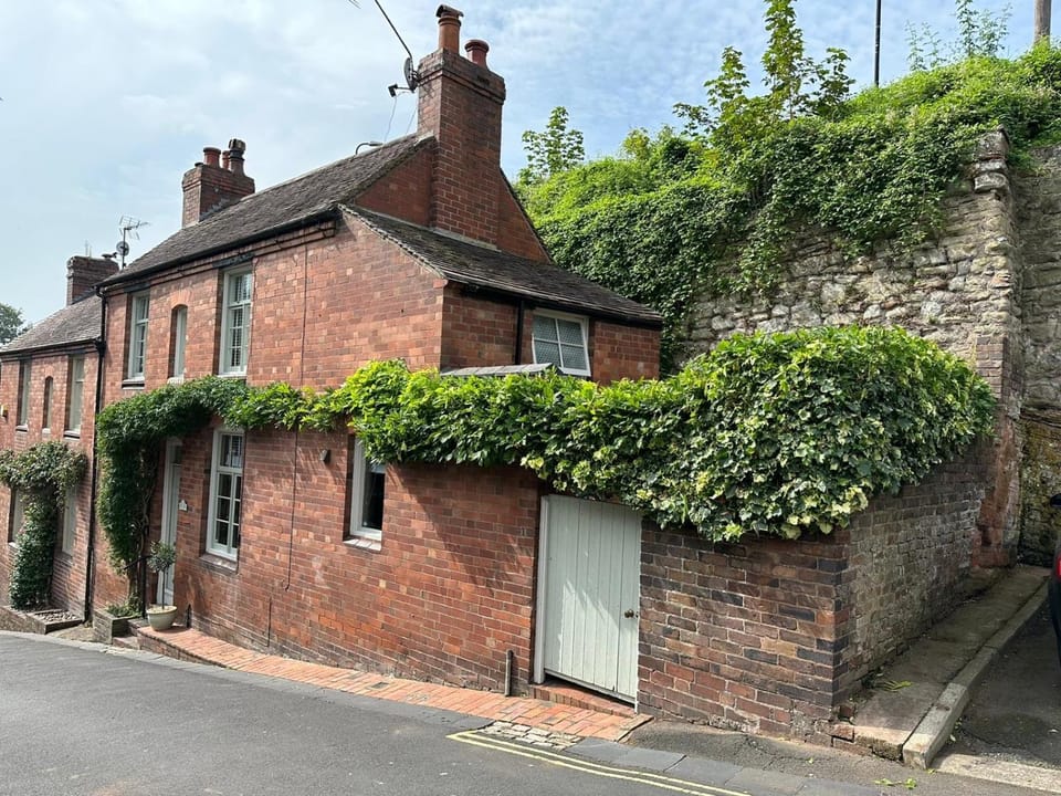 The Railway Cottage Bridgnorth House in England