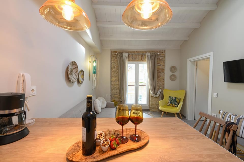 Food and drinks, Dining area, Food