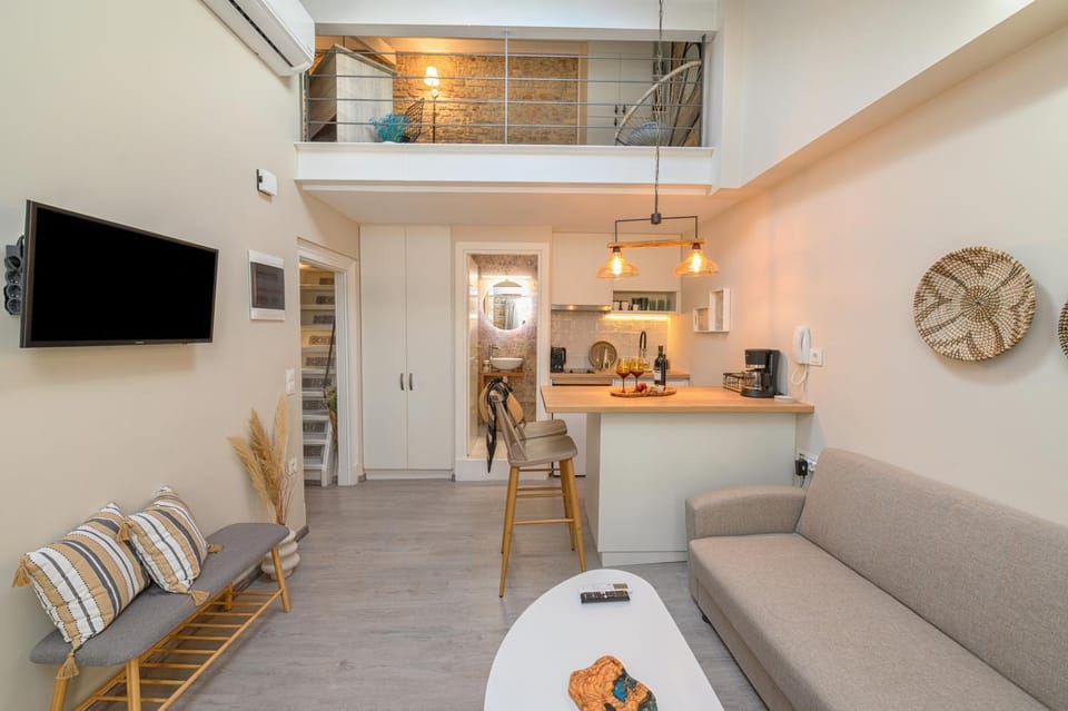 TV and multimedia, Kitchen or kitchenette, Living room, Seating area