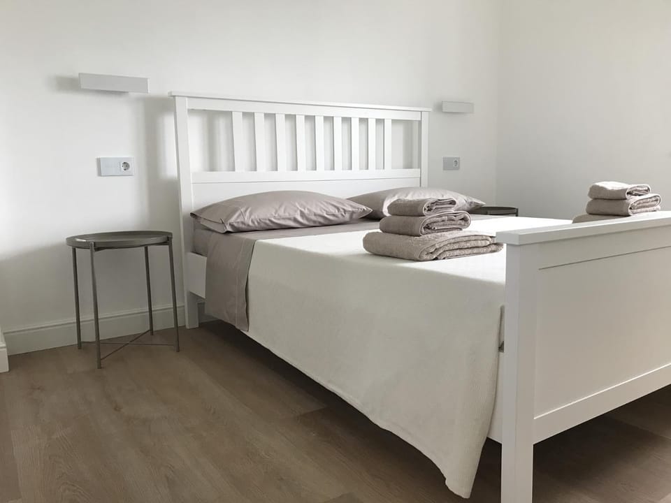 Bed, Photo of the whole room, Bedroom, internet, internet, locker, locker, air conditioner