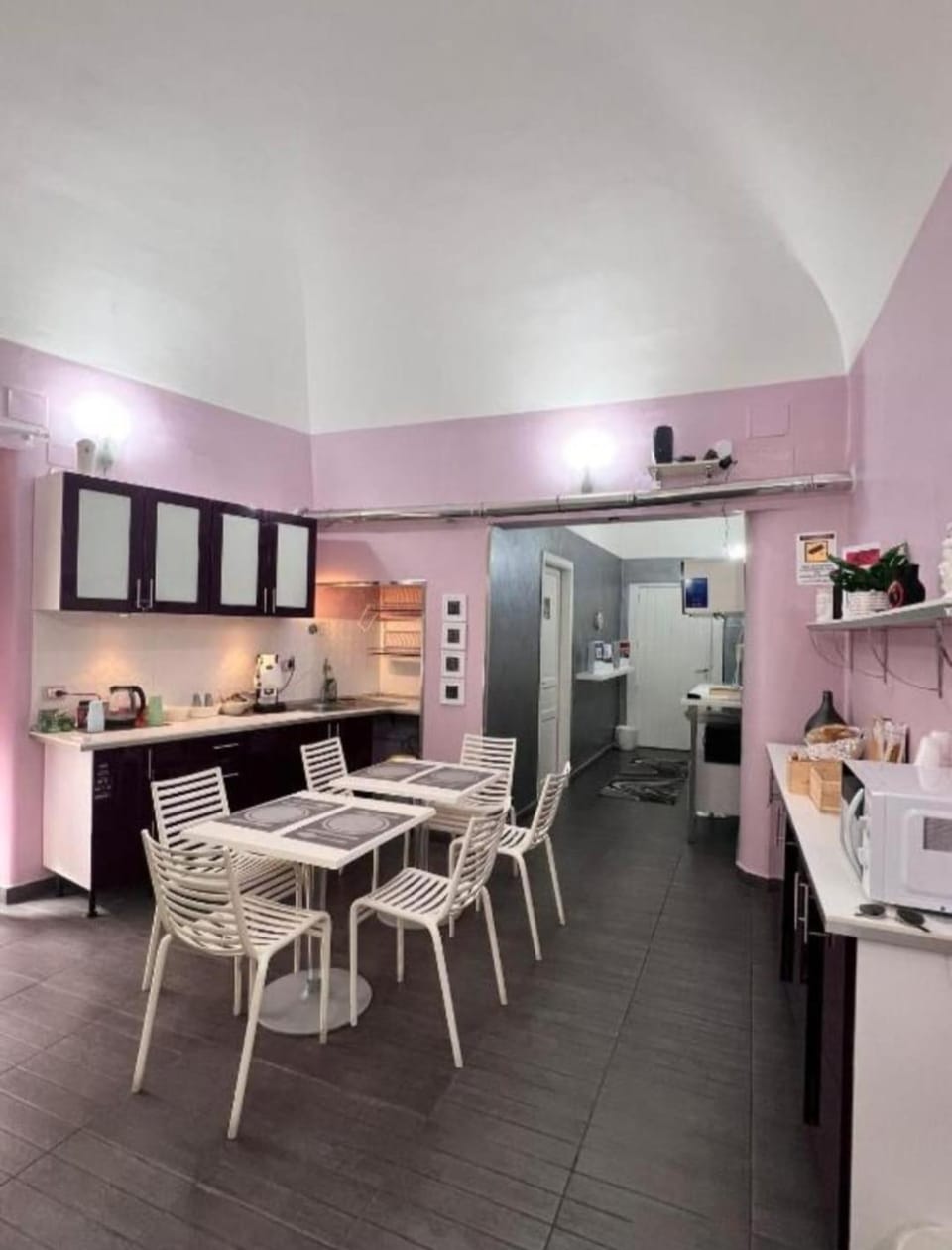 Kitchen or kitchenette, Communal kitchen