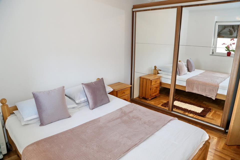 Bed, Photo of the whole room, Bedroom, wardrobe